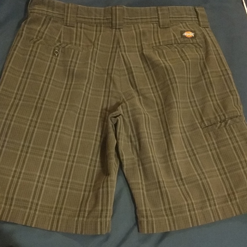 Shorts - Picture 2 of 3